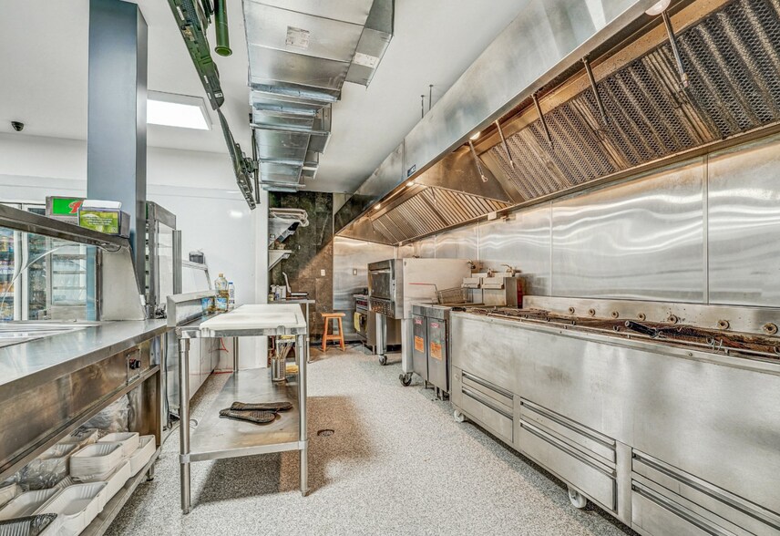 More Photos Of 1301 Rue Notre-Dame, Repentigny Storefront Retail Residential For Sale