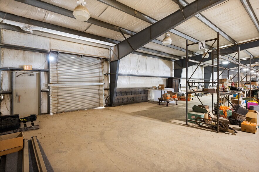 More Photos Of 10462 Hwy 165 S, Forest Hill Warehouse For Sale