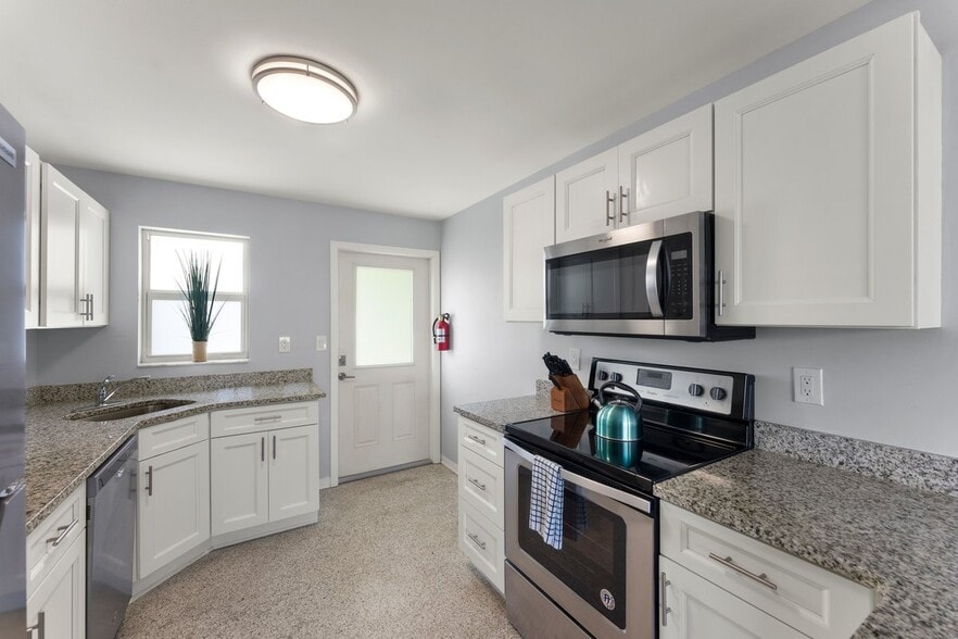 More Photos Of 1708 S Atlantic Ave, New Smyrna Beach Hotel For Sale