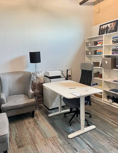 More Photos Of 415 W Washington St, Greenville Freestanding For Lease