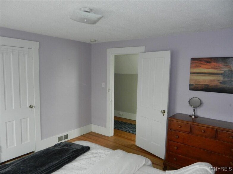 More Photos Of 4904 Lake Shore Rd, Hamburg Office Residential For Sale