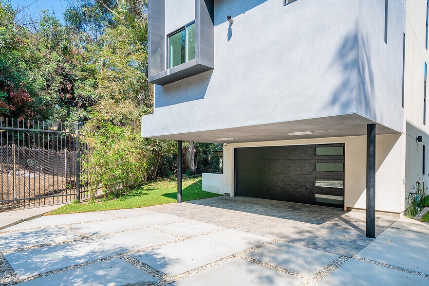 More Photos Of 739 N Mariposa Ave, Los Angeles Apartments For Sale
