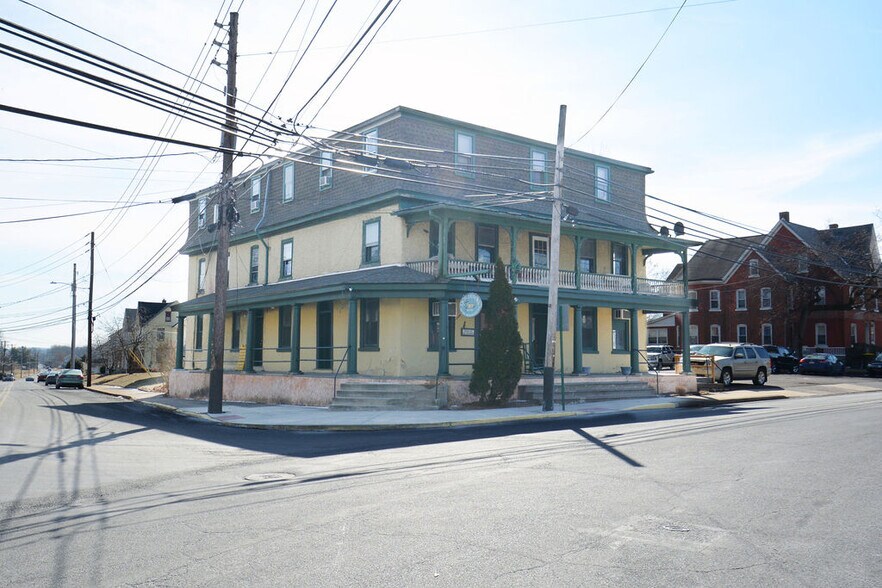 More Photos Of 101 S Main St, Richlandtown Restaurant For Sale