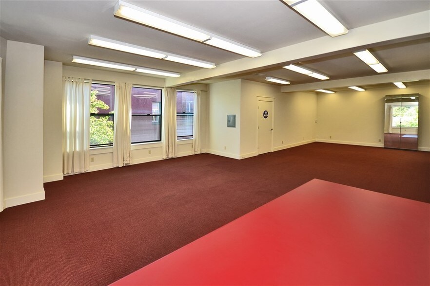 More Photos Of 217-243 W Richmond Ave, Richmond Office Residential For Lease