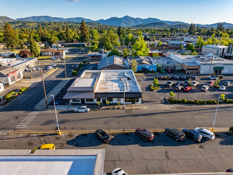 More Photos Of 239 SE G St, Grants Pass General Retail For Sale