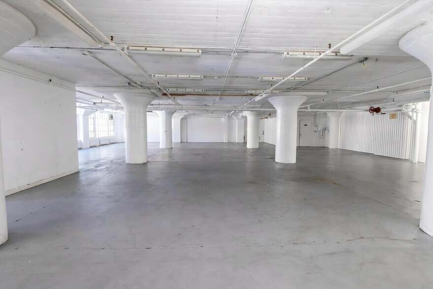 More Photos Of 1114 S Los Angeles St, Los Angeles Warehouse For Sale