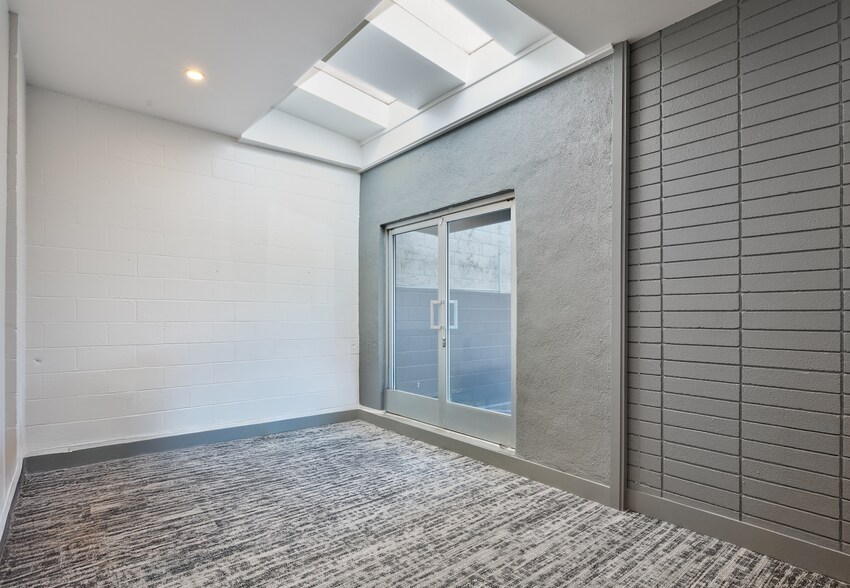 More Photos Of 953 N Cole Ave, Los Angeles Office For Sale