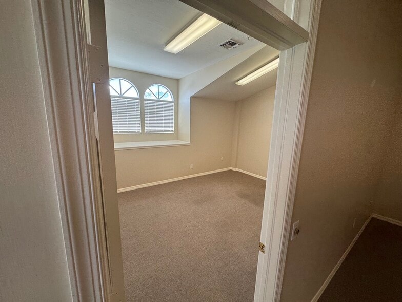 More Photos Of 10621 Airport Pulling Rd, Naples Unknown For Lease