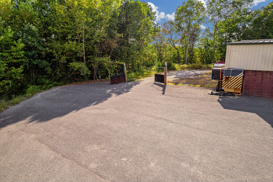 More Photos Of 951 Point Marion Rd, Morgantown Light Manufacturing For Sale