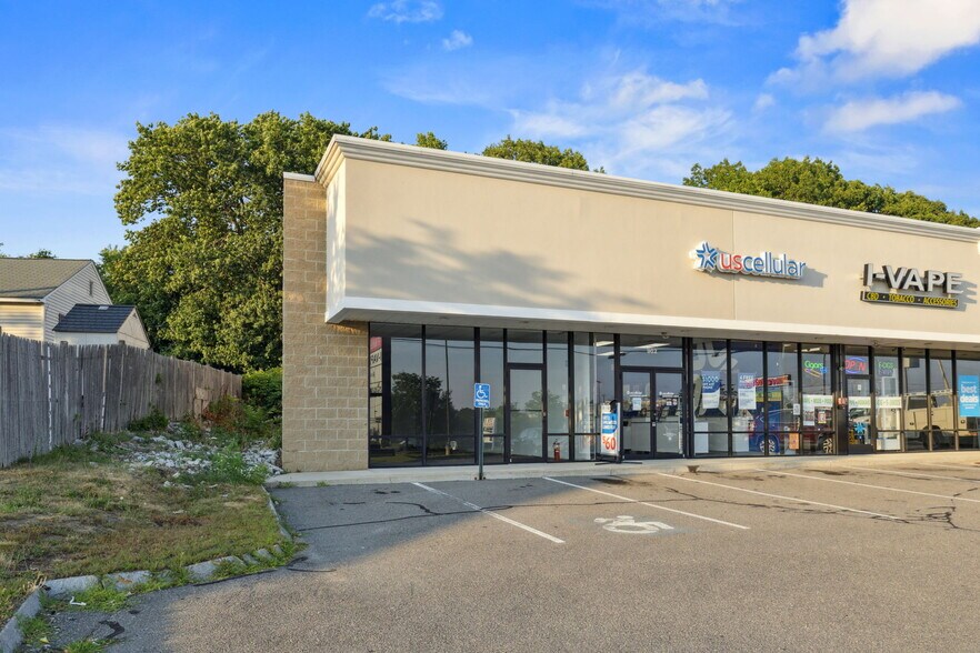 More Photos Of 902-908 S Willow St, Manchester Freestanding For Lease