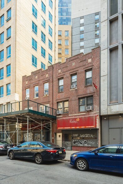 More Photos Of , Long Island City General Retail For Sale
