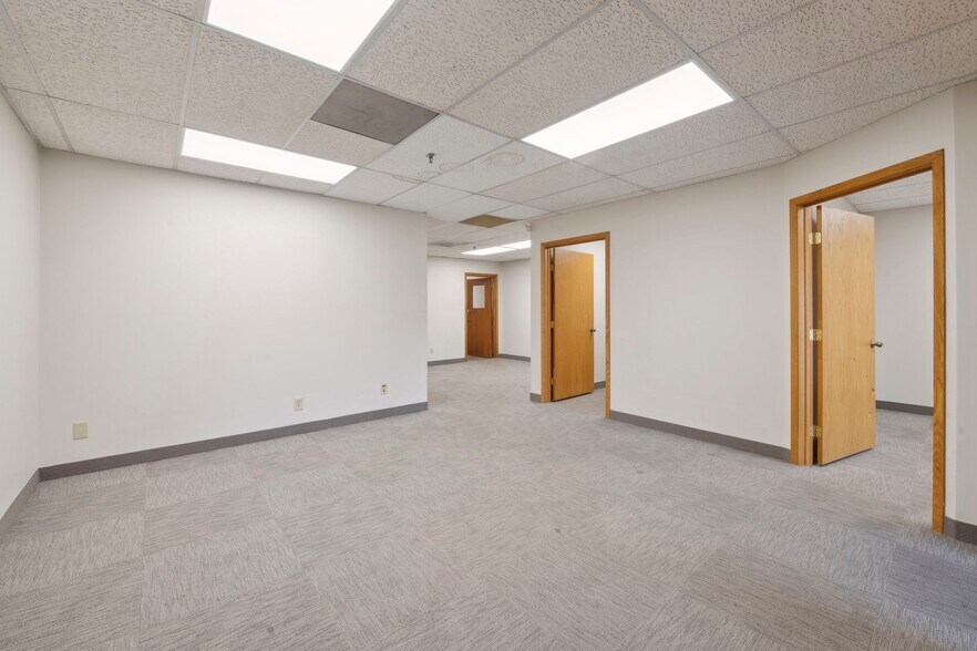 More Photos Of 7115-7133 Washington Ave S, Edina Research And Development For Lease