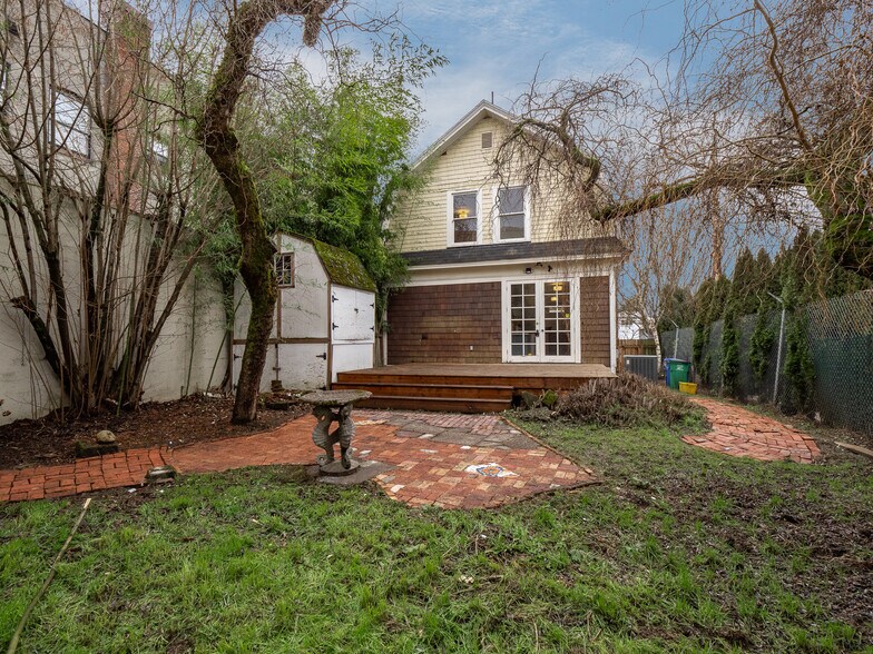 More Photos Of 317 NE Sacramento St, Portland Office For Sale