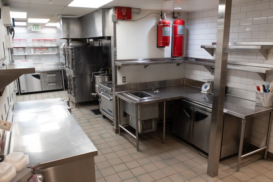 More Photos Of 74225 Highway 111, Palm Desert Restaurant For Lease