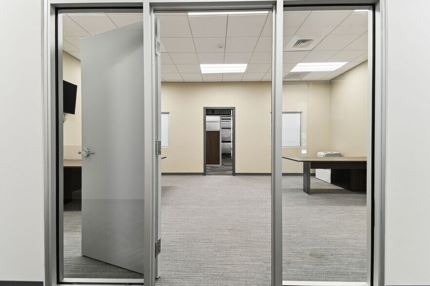 More Photos Of 924 Hale Ave, Brooksville Office For Sale