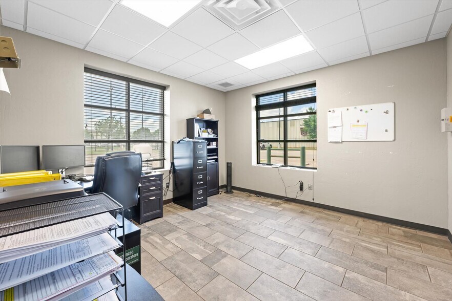 More Photos Of 13020 S Sunnylane Rd, Moore Industrial For Lease