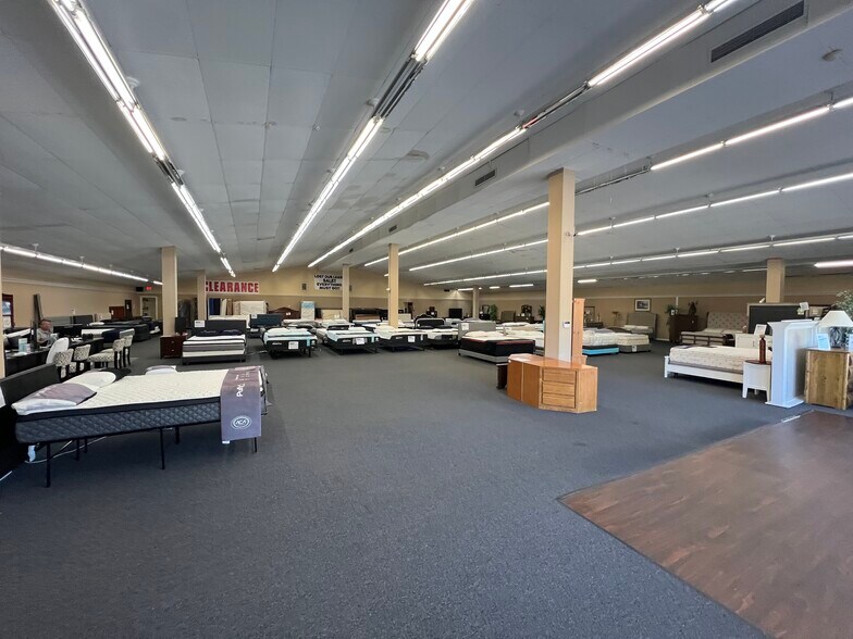 More Photos Of 13225 New Halls Ferry Rd, Florissant Freestanding For Lease