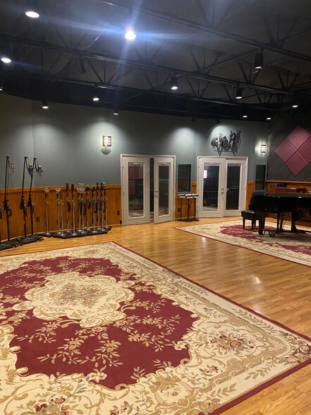 More Photos Of 1933 N 10th St, Kansas City Manufacturing For Sale