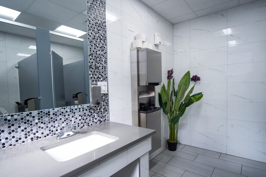 More Photos Of 53 N Park Ave, Rockville Centre Office For Lease