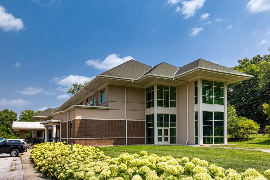 Primary Photo Of 2115 Lexington Rd, Louisville Office For Sale