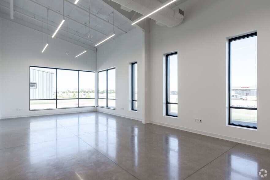 More Photos Of 2200-2300 SE Loop 820 Hwy, Fort Worth Unknown For Lease