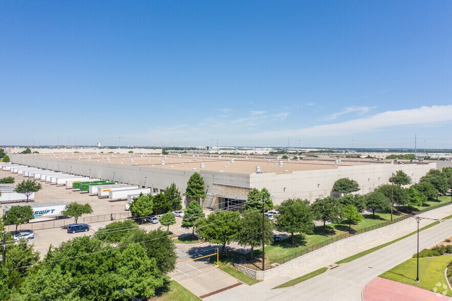 More Photos Of 200 Northpoint Dr, Coppell Warehouse For Lease