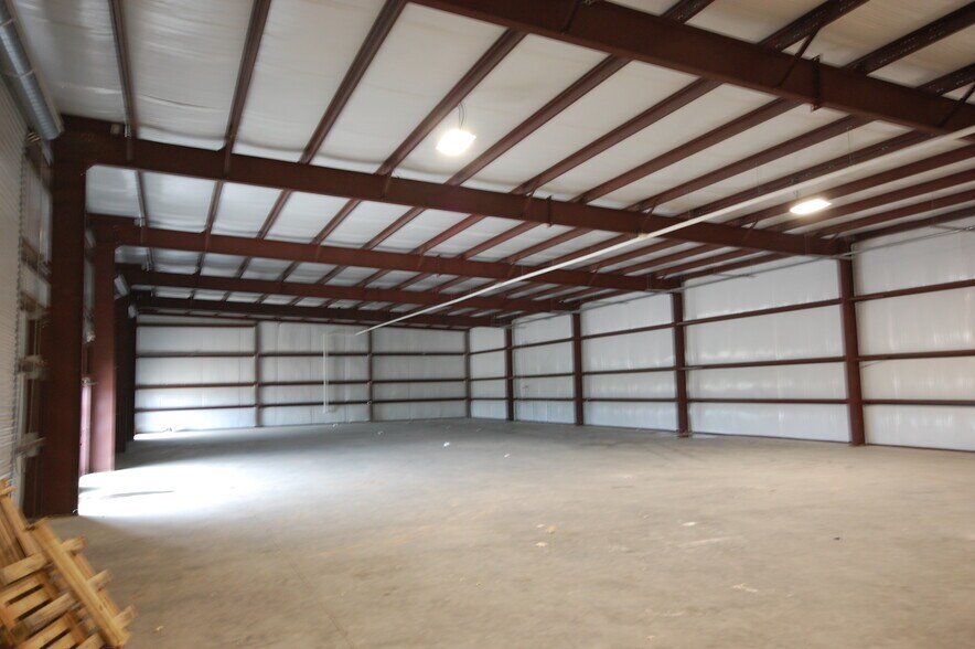 More Photos Of 7307 Five Forks dr, Spring Warehouse For Lease