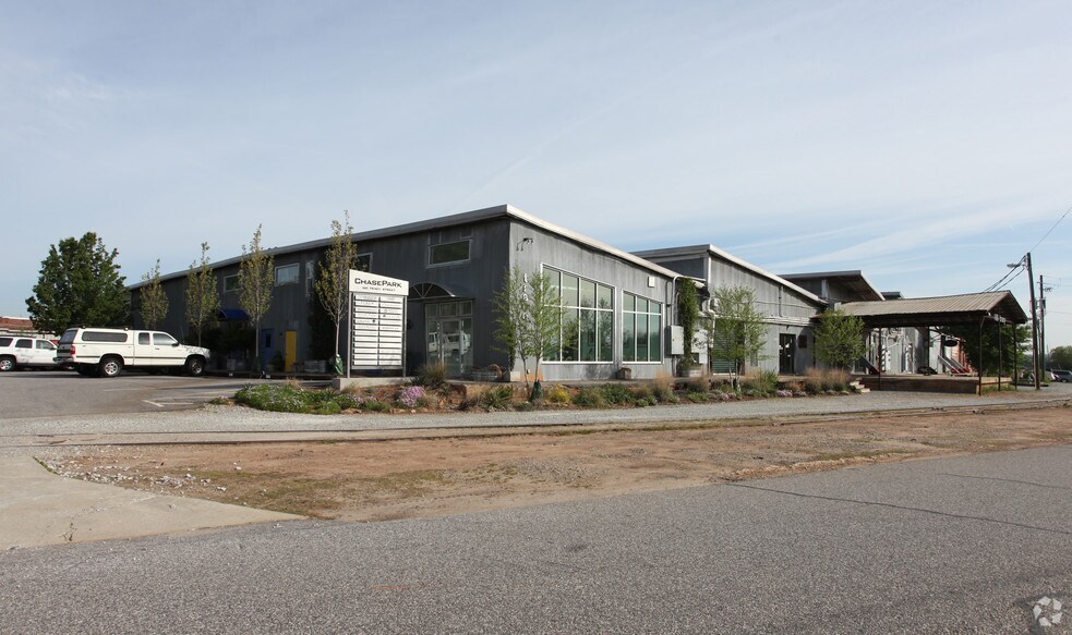 More Photos Of 160 Tracy St, Athens Flex For Lease