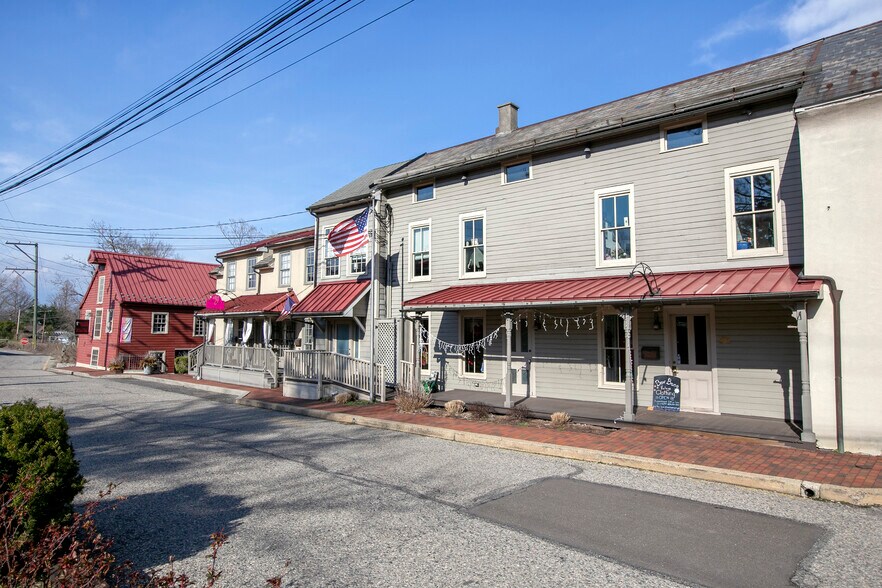 More Photos Of 30 W Bridge St, New Hope Freestanding For Lease