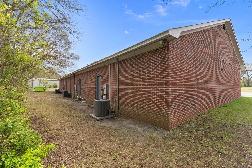 More Photos Of 402-406 Harris Ave, Raeford Storefront Retail Office For Sale