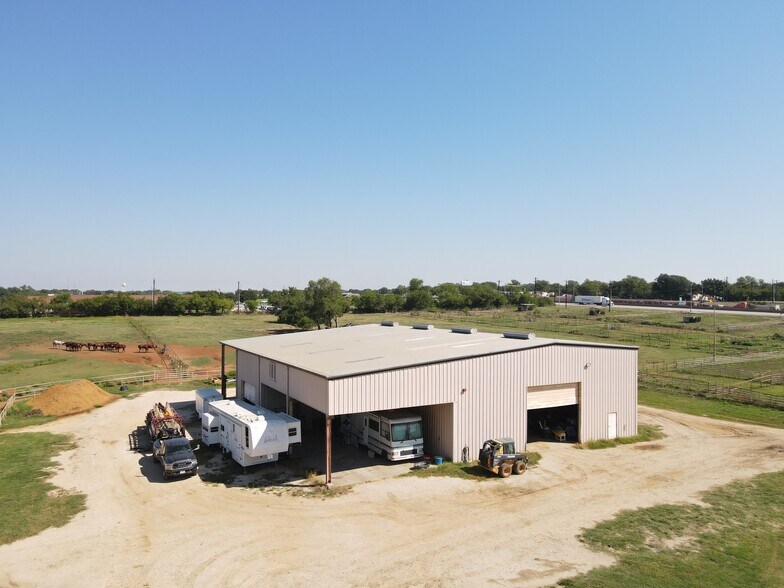 More Photos Of 2001 Stemmons Service, Sanger Land For Sale