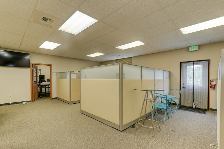 More Photos Of 2102 Carriage St SW, Olympia Office For Lease