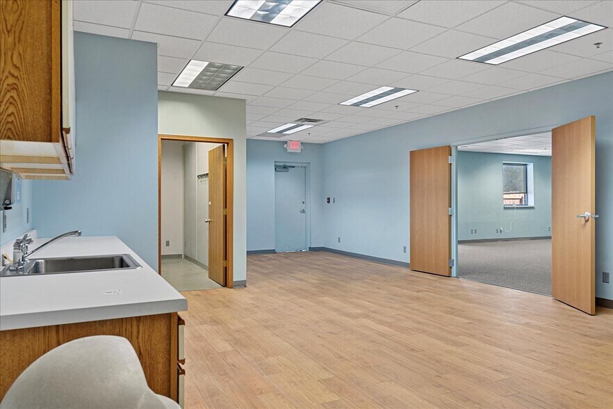 More Photos Of 740 E Ash St, Springfield Office For Lease