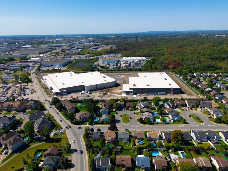 More Photos Of 141 Boul Bellerose O, Laval Warehouse For Lease