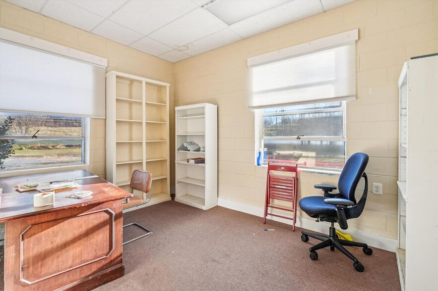 More Photos Of 113 Aileen Rd, Flint Hill Warehouse For Sale