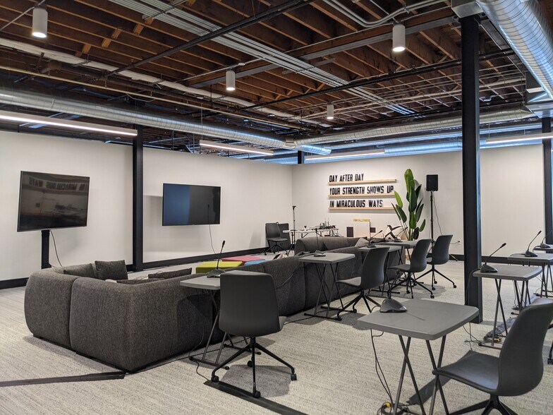 More Photos Of 911 Main St, Vancouver Office For Lease