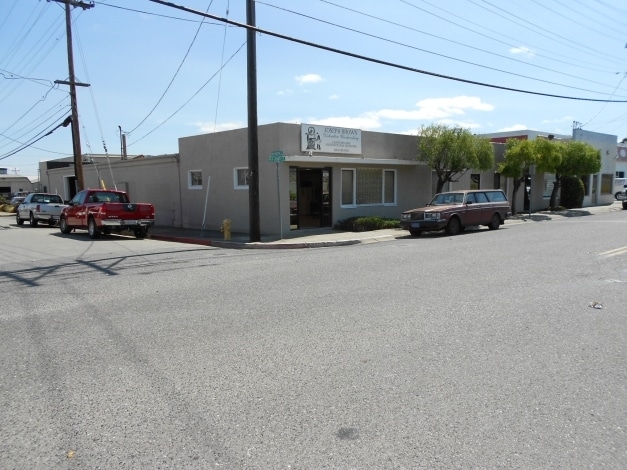 More Photos Of 1601-1607 Old County Rd, San Carlos Showroom For Lease