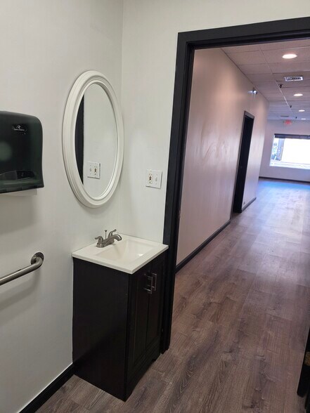 More Photos Of 117 Main St, East Islip Freestanding For Lease