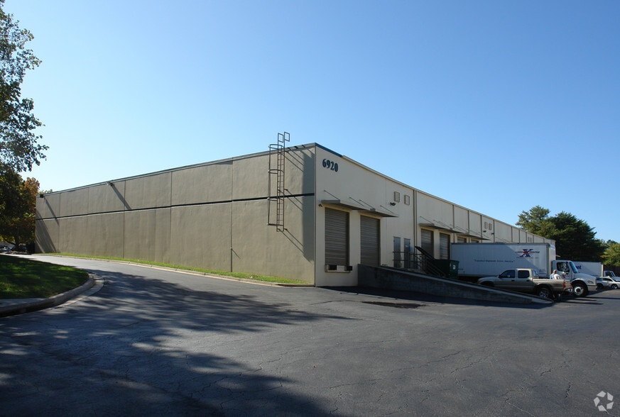 More Photos Of 6920 Peachtree Industrial Blvd, Peachtree Corners Warehouse For Lease