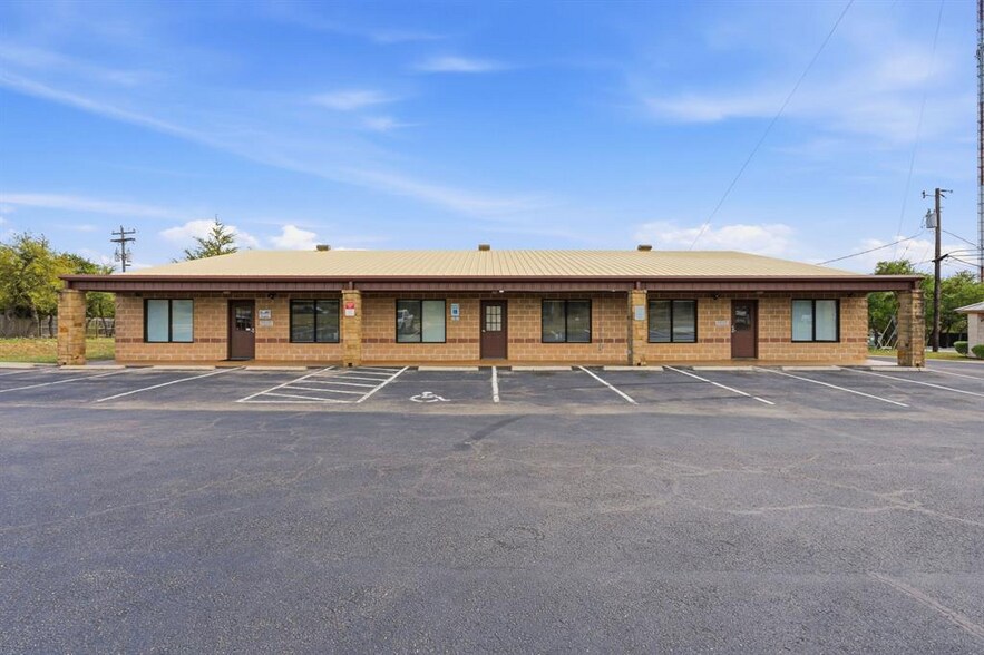 Primary Photo Of 2100 E Highway 290, Dripping Springs Flex For Lease