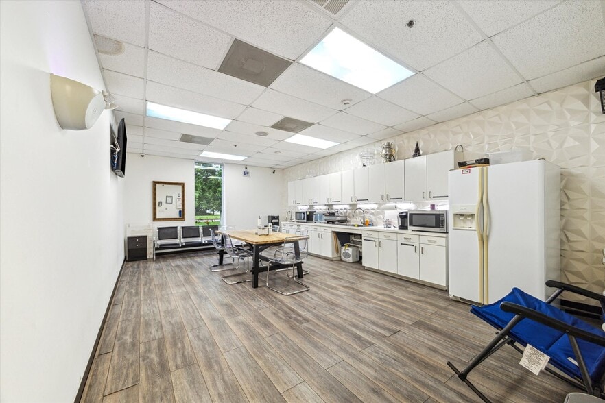 More Photos Of 10302 Mula Rd, Stafford Warehouse For Sale