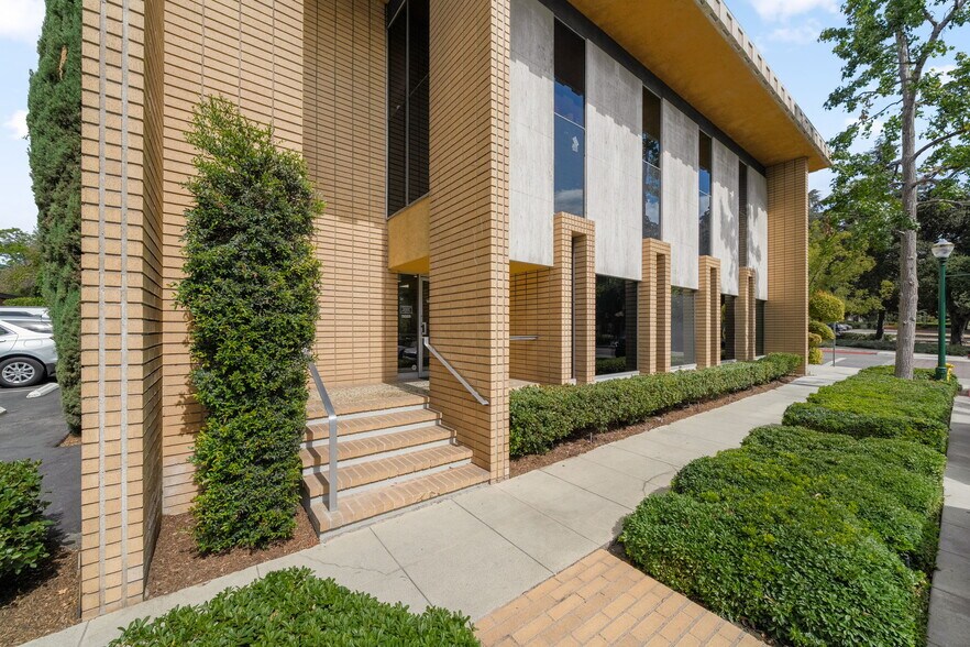 More Photos Of 201 W 4th St, Claremont Office For Lease