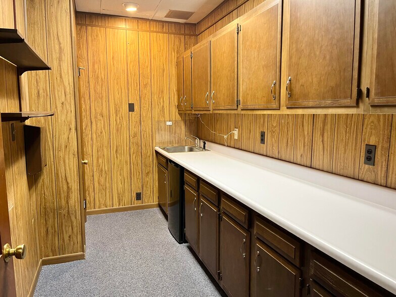 More Photos Of 350 5th Ave, Huntington Medical For Sale