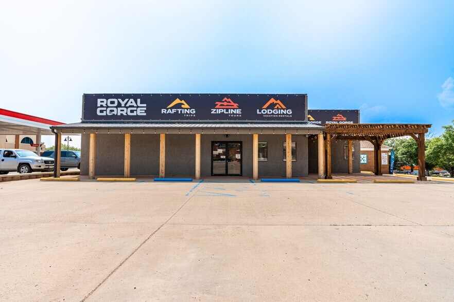 More Photos Of 402 W Royal Gorge Blvd, Canon City Freestanding For Sale