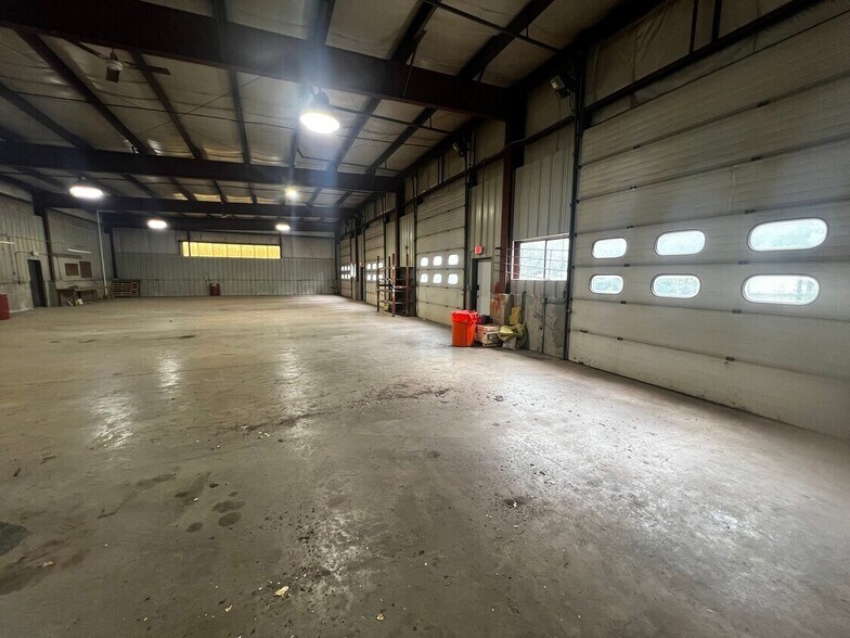 More Photos Of 50 Newberry Rd, East Windsor Service For Lease