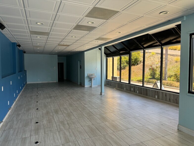More Photos Of 12889 Rancho Penasquitos Blvd, San Diego Freestanding For Lease