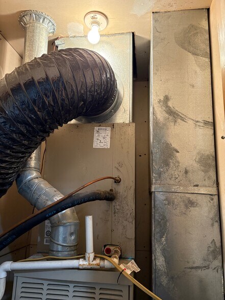 More Photos Of 145 E Main St, Sedan General Retail For Sale