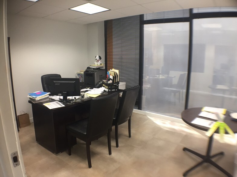 More Photos Of 1110 Brickell Ave, Miami Office For Sale