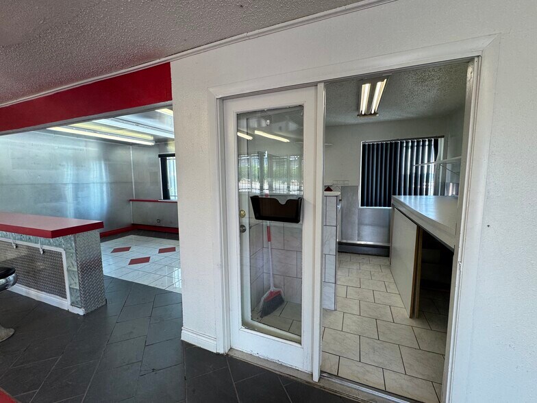 More Photos Of 2297 W Dartmouth Ave, Englewood Warehouse For Lease