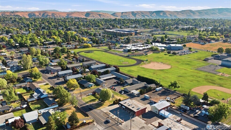 More Photos Of 1011-1015 S 48th Ave, Yakima Apartments For Sale